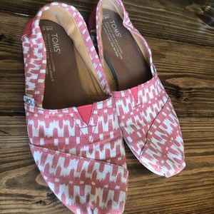 Size 6.5 Toms women’s shoes
